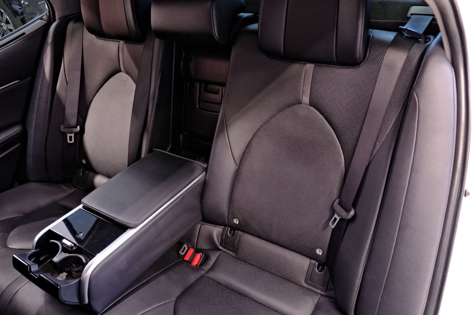 Продам Toyota Camry Hybrid XV75 2021 года в Одессе