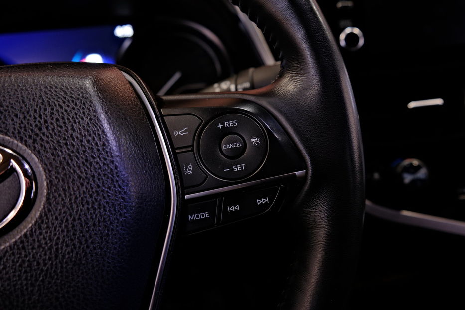 Продам Toyota Camry Hybrid XV75 2021 года в Одессе