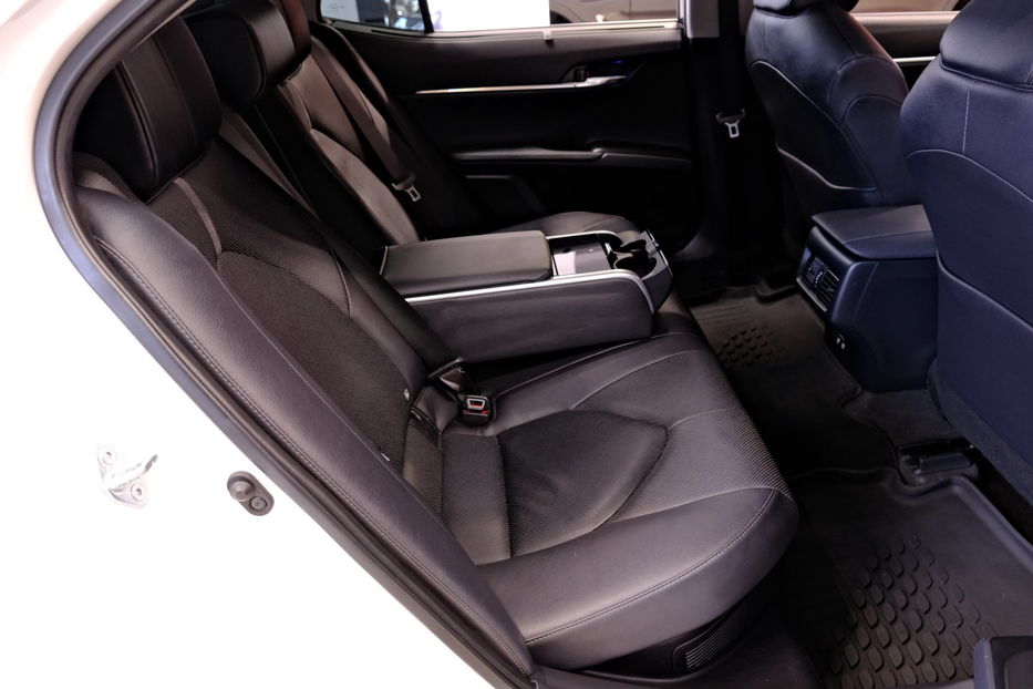 Продам Toyota Camry Hybrid XV75 2021 года в Одессе