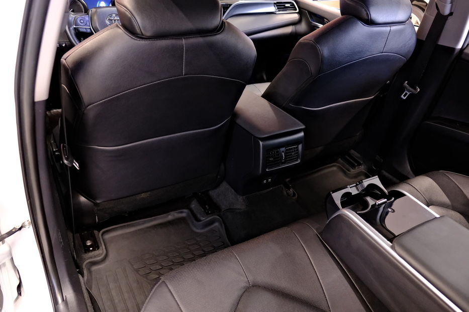 Продам Toyota Camry Hybrid XV75 2021 года в Одессе