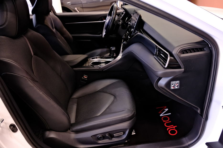 Продам Toyota Camry Hybrid XV75 2021 года в Одессе