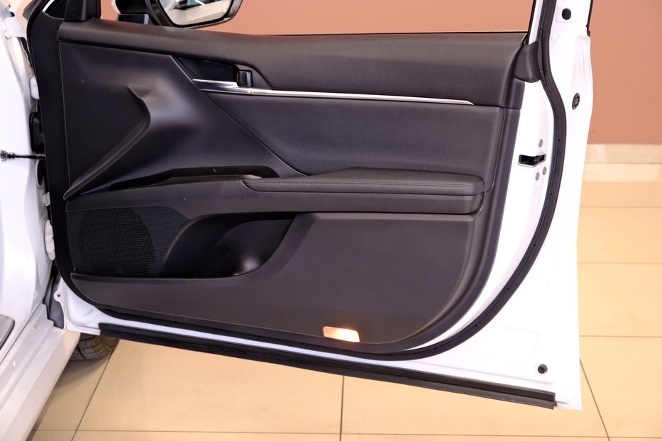 Продам Toyota Camry Hybrid XV75 2021 года в Одессе