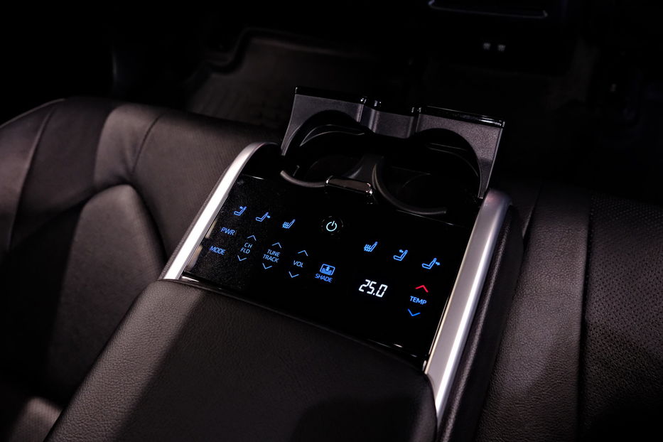 Продам Toyota Camry Hybrid XV75 2021 года в Одессе