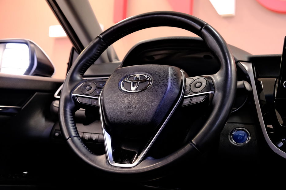 Продам Toyota Camry Hybrid XV75 2021 года в Одессе