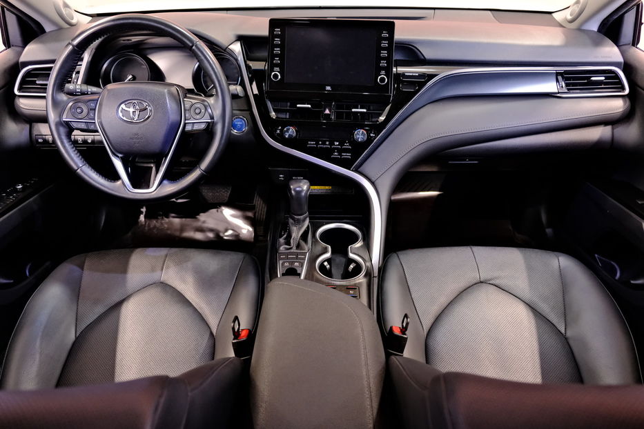 Продам Toyota Camry Hybrid XV75 2021 года в Одессе