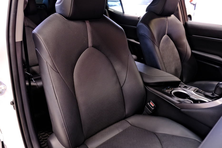 Продам Toyota Camry Hybrid XV75 2021 года в Одессе