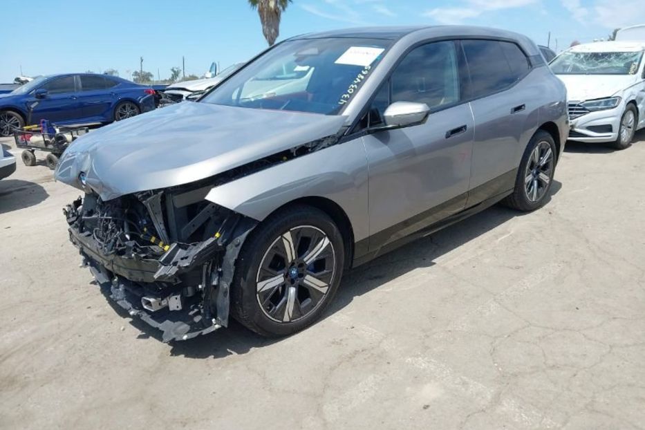 Продам BMW iX XDRIVE 50 2023 года в Киеве