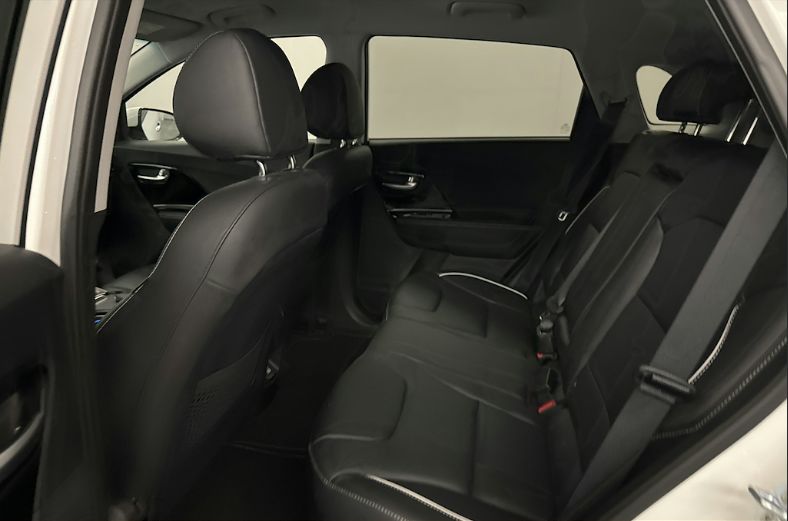 Продам Kia Niro 64квт авто в дорозі 2021 года в Львове