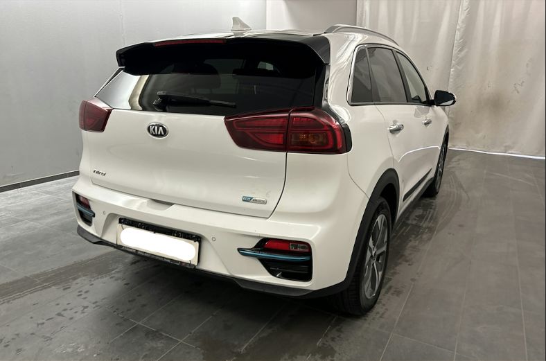 Продам Kia Niro 64квт авто в дорозі 2021 года в Львове