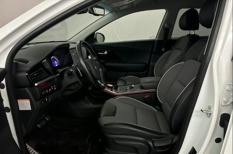 Продам Kia Niro 64 kw авто  в дорозі 2021 года в Львове