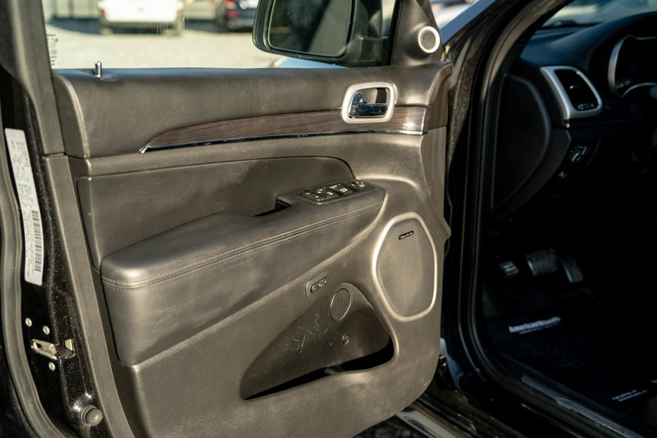 Продам Jeep Grand Cherokee Overland 2016 года в Черновцах