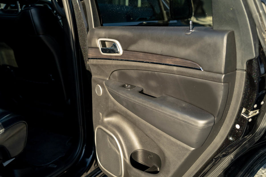 Продам Jeep Grand Cherokee Overland 2016 года в Черновцах