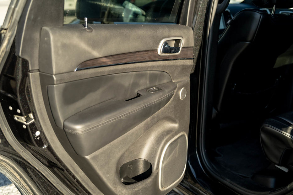 Продам Jeep Grand Cherokee Overland 2016 года в Черновцах