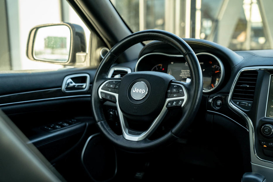 Продам Jeep Grand Cherokee Overland 2016 года в Черновцах