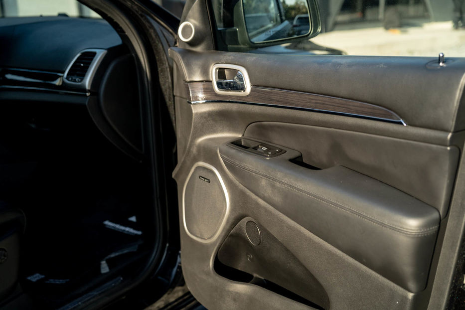 Продам Jeep Grand Cherokee Overland 2016 года в Черновцах