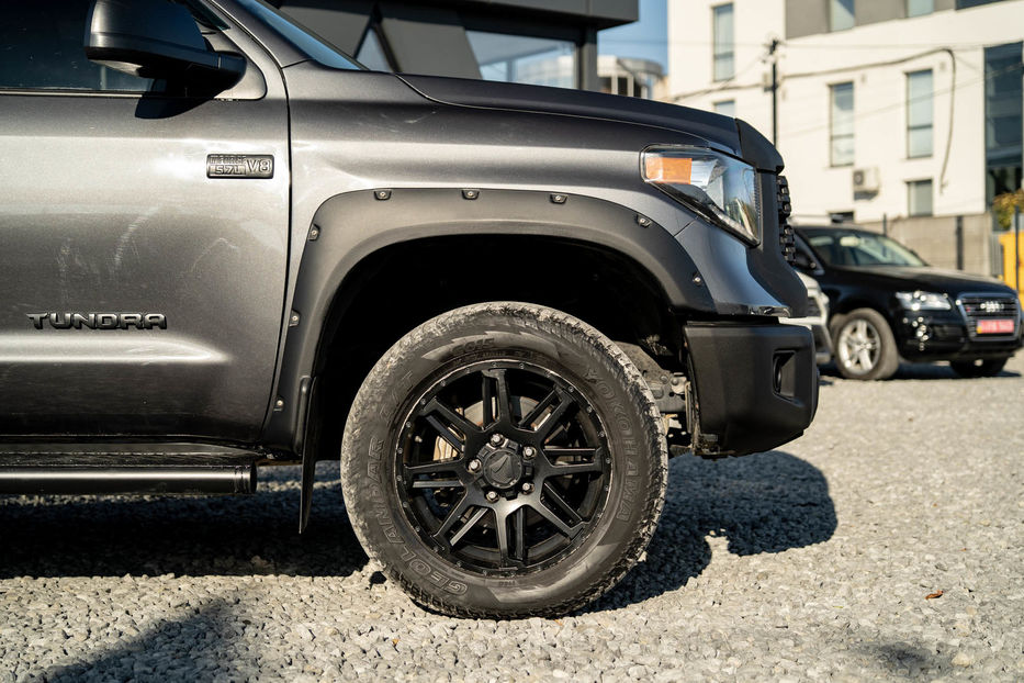 Продам Toyota Tundra CrewMax Cab 4x4 2019 года в Черновцах