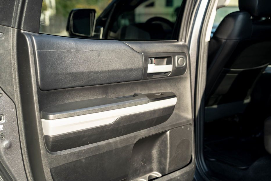 Продам Toyota Tundra CrewMax Cab 4x4 2019 года в Черновцах