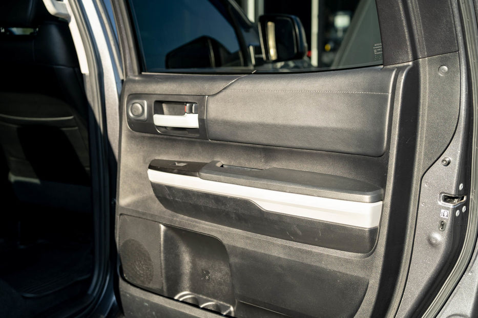 Продам Toyota Tundra CrewMax Cab 4x4 2019 года в Черновцах