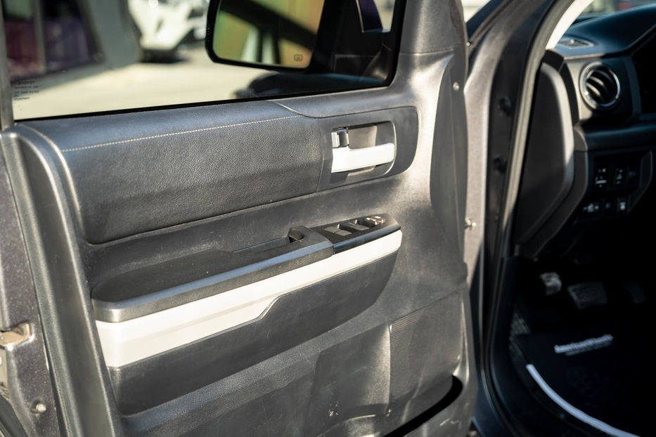 Продам Toyota Tundra CrewMax Cab 4x4 2019 года в Черновцах