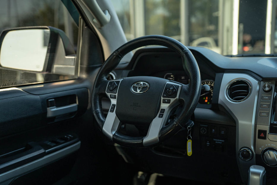 Продам Toyota Tundra CrewMax Cab 4x4 2019 года в Черновцах