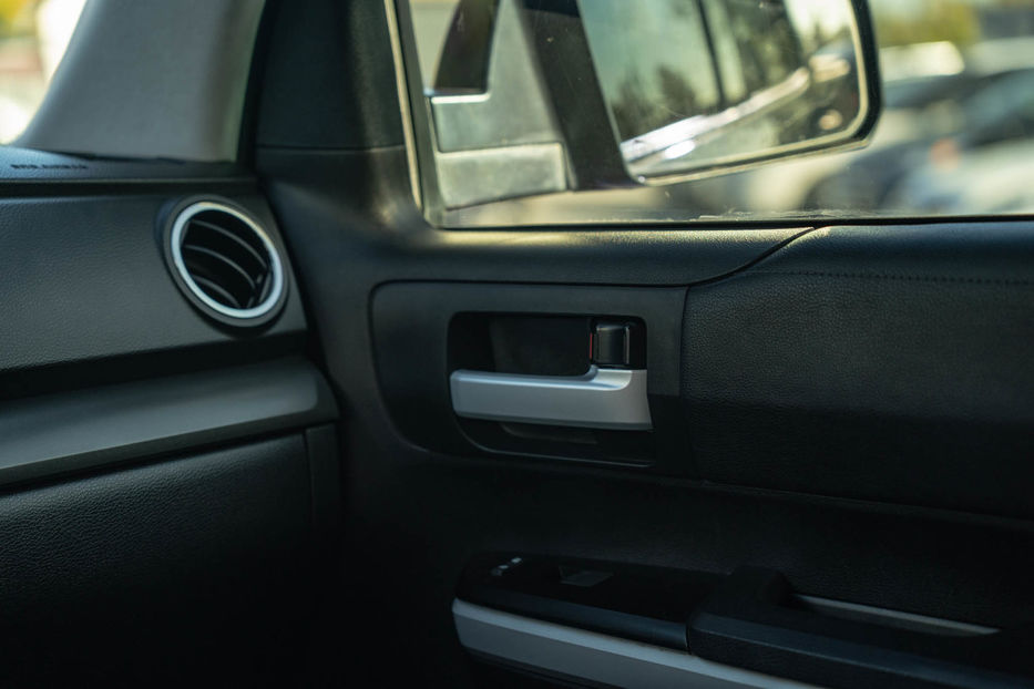 Продам Toyota Tundra CrewMax Cab 4x4 2019 года в Черновцах