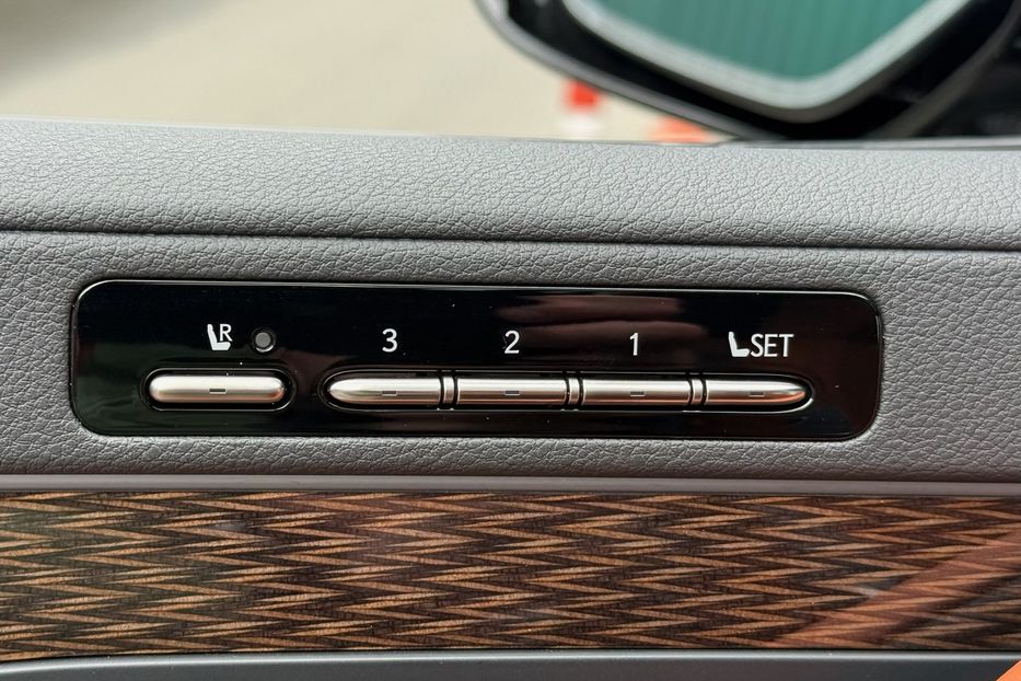 Продам Lexus LX 570 LX 600 SUPERIOR  2022 года в Киеве