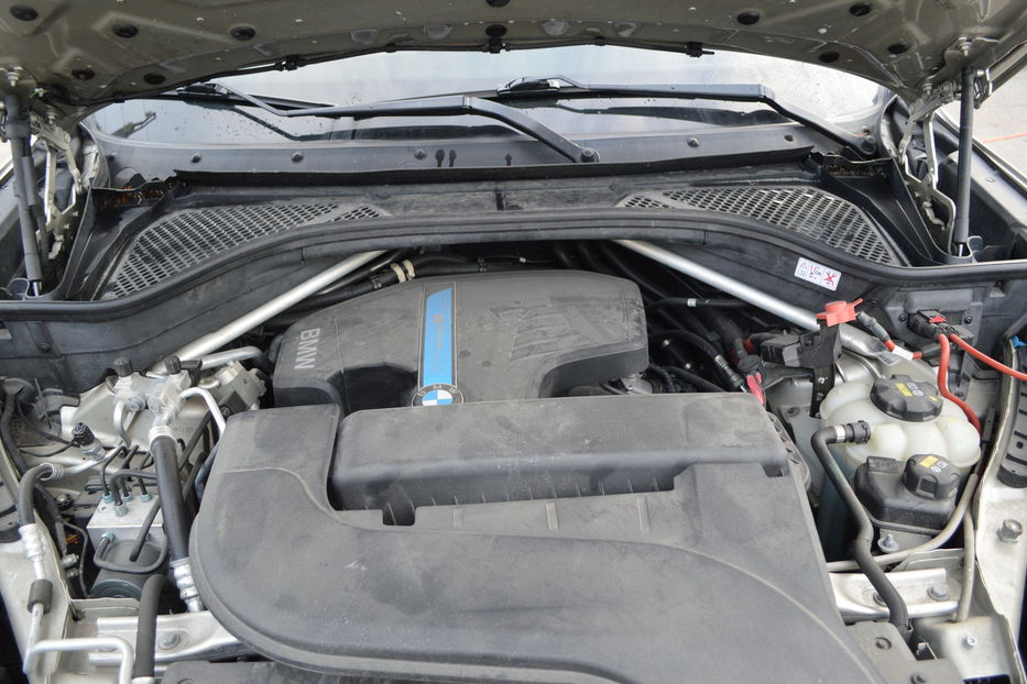 Продам BMW X5 4.0е Plug-in 2016 года в Одессе