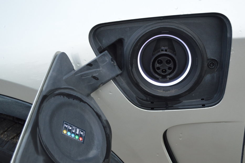 Продам BMW X5 4.0е Plug-in 2016 года в Одессе