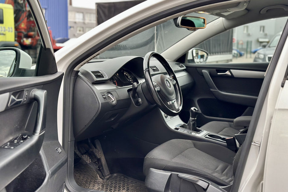 Продам Volkswagen Passat B7 2013 года в Киеве