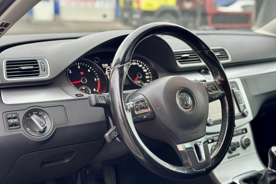 Продам Volkswagen Passat B7 2013 года в Киеве