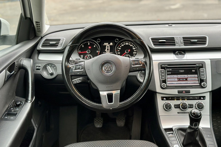 Продам Volkswagen Passat B7 2013 года в Киеве