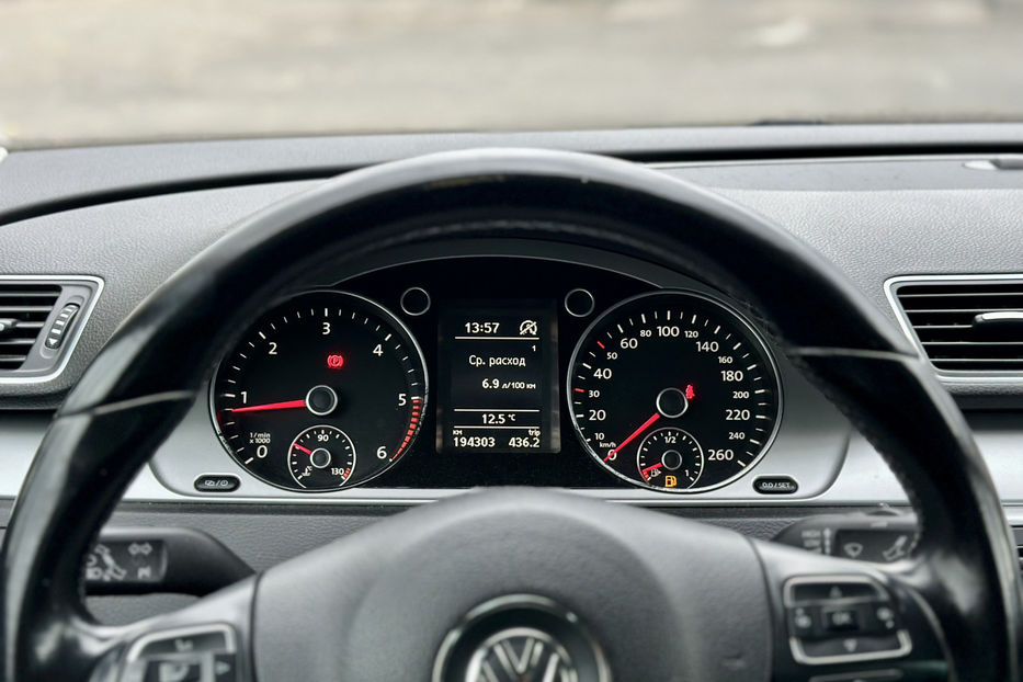 Продам Volkswagen Passat B7 2013 года в Киеве