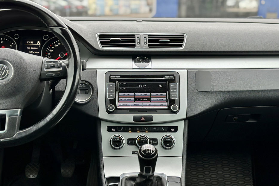 Продам Volkswagen Passat B7 2013 года в Киеве