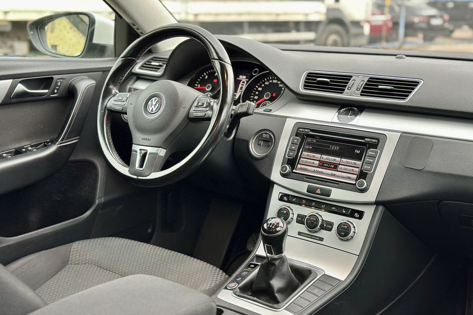 Продам Volkswagen Passat B7 2013 года в Киеве