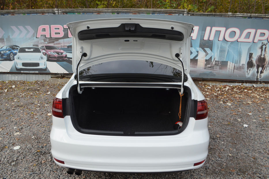 Продам Volkswagen Jetta 2016 года в Киеве