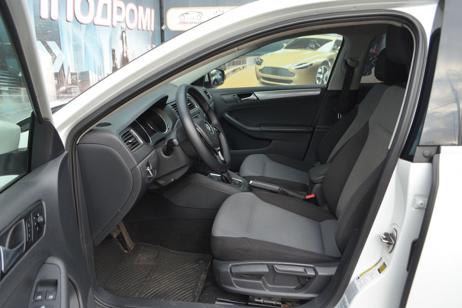Продам Volkswagen Jetta 2016 года в Киеве