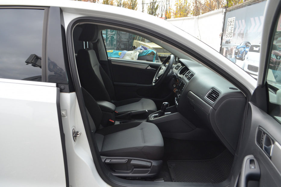 Продам Volkswagen Jetta 2016 года в Киеве