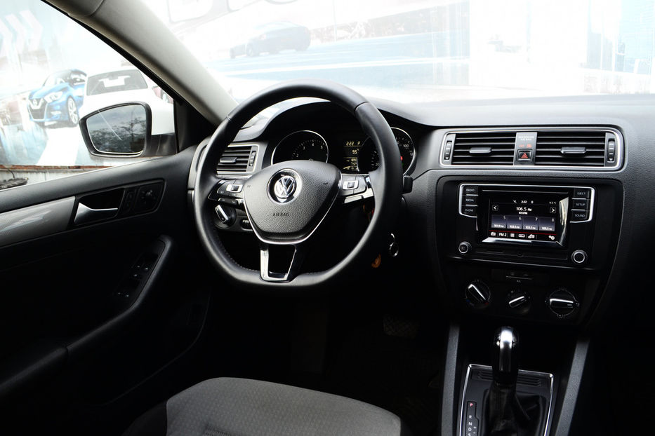 Продам Volkswagen Jetta 2016 года в Киеве