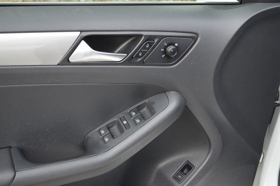 Продам Volkswagen Jetta 2016 года в Киеве