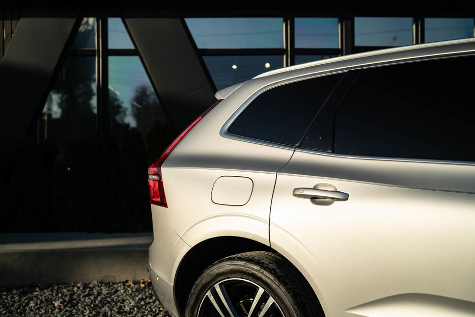 Продам Volvo XC60 T5 Momentum 2018 года в Черновцах