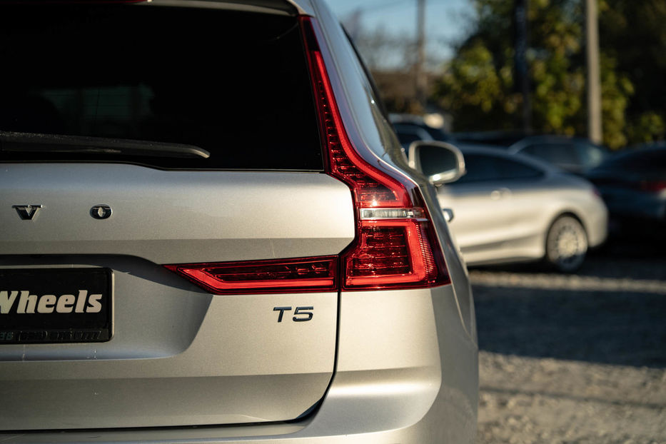 Продам Volvo XC60 T5 Momentum 2018 года в Черновцах