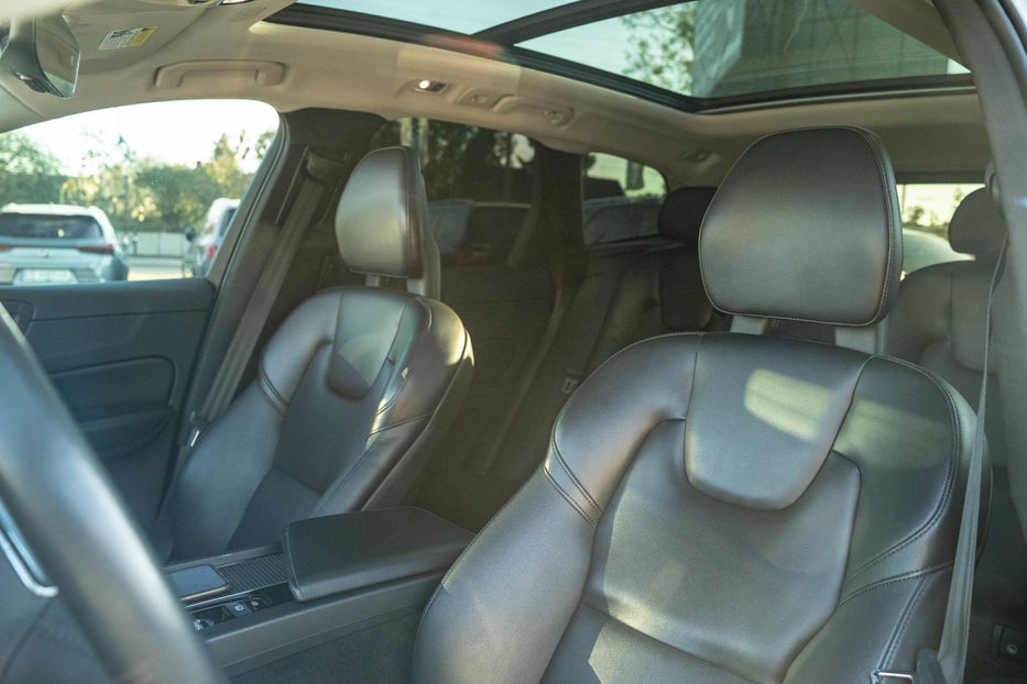 Продам Volvo XC60 T5 Momentum 2018 года в Черновцах