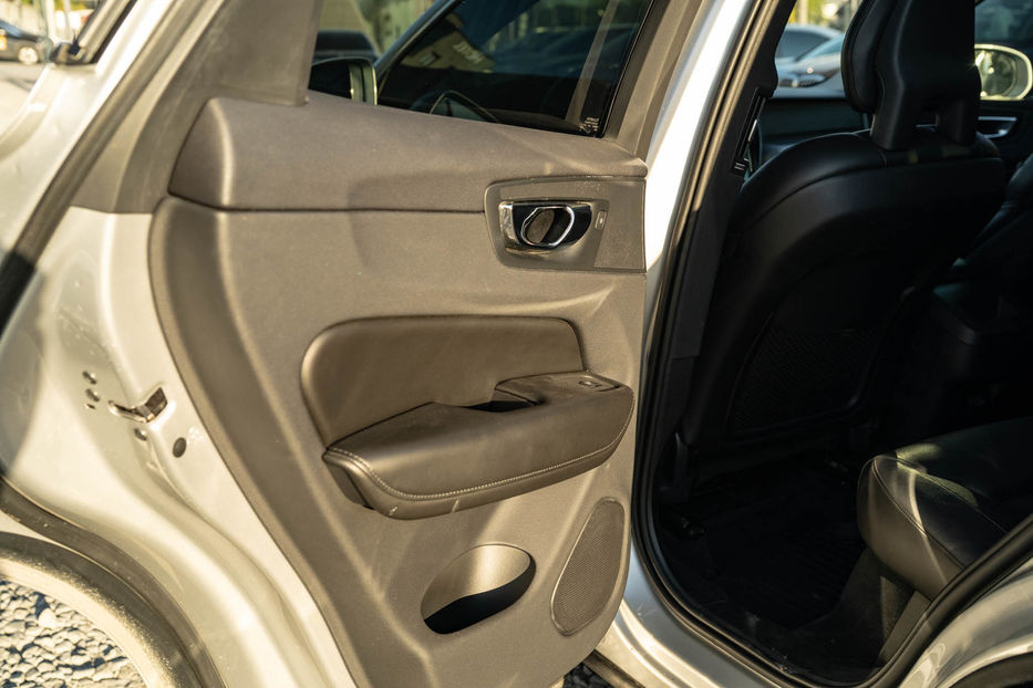 Продам Volvo XC60 T5 Momentum 2018 года в Черновцах