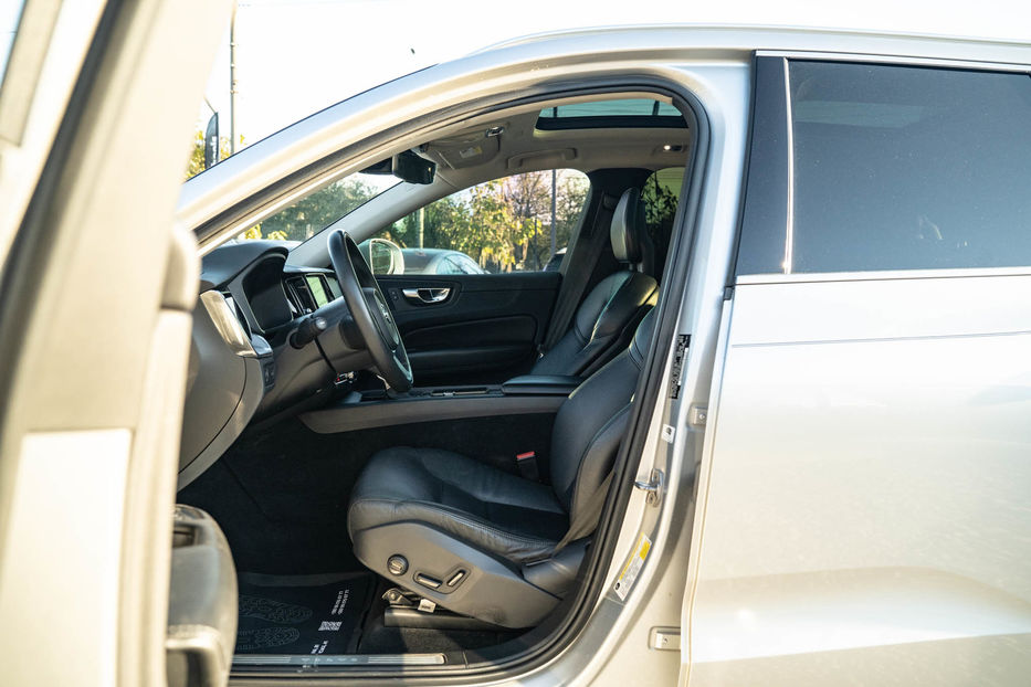 Продам Volvo XC60 T5 Momentum 2018 года в Черновцах