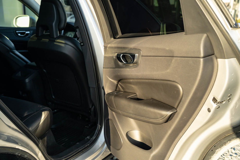 Продам Volvo XC60 T5 Momentum 2018 года в Черновцах