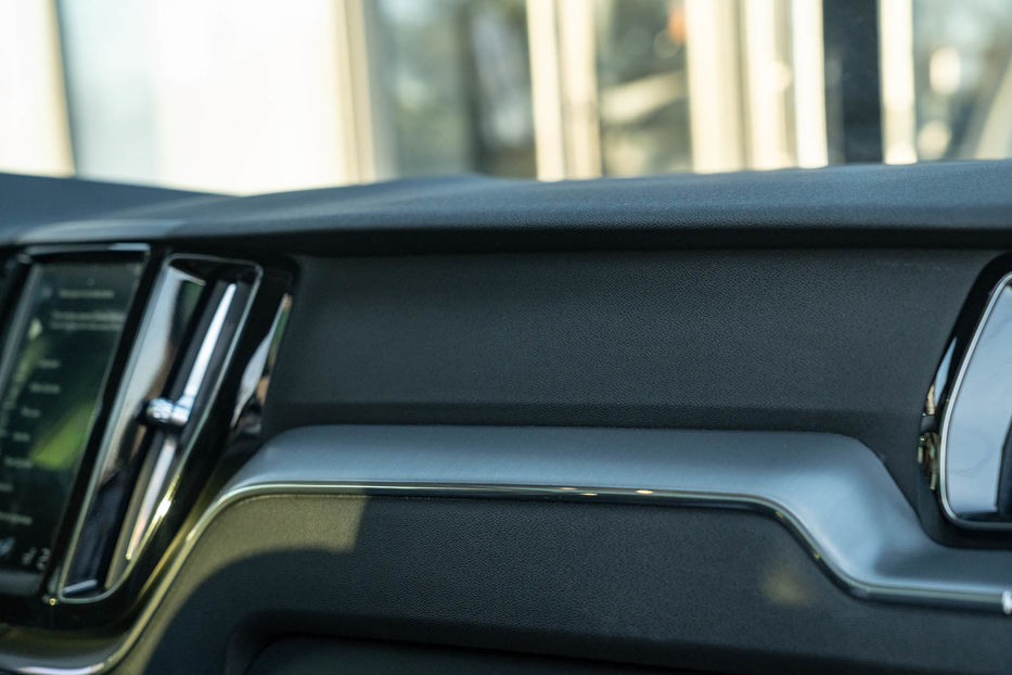 Продам Volvo XC60 T5 Momentum 2018 года в Черновцах