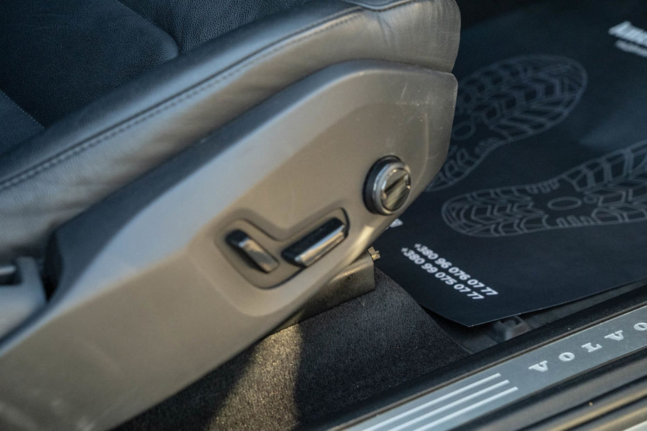 Продам Volvo XC60 T5 Momentum 2018 года в Черновцах