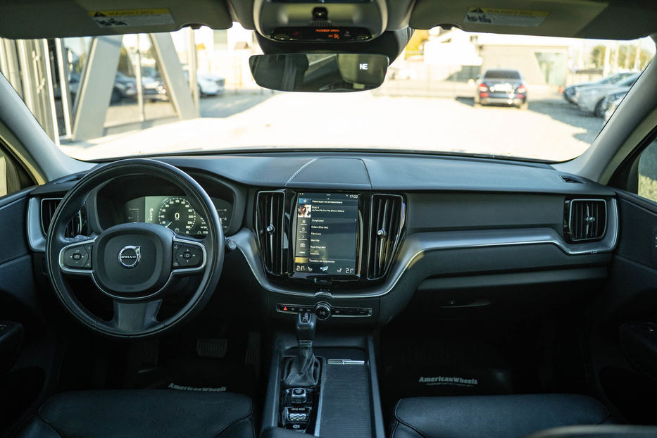 Продам Volvo XC60 T5 Momentum 2018 года в Черновцах