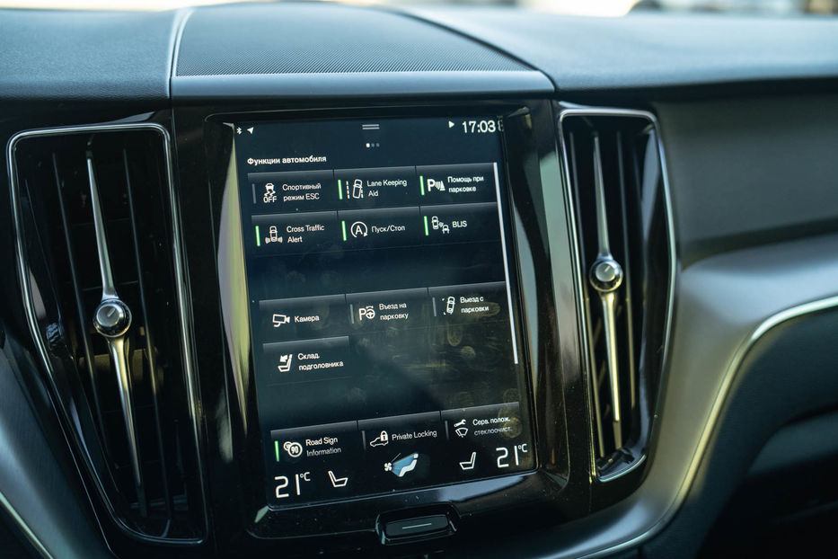 Продам Volvo XC60 T5 Momentum 2018 года в Черновцах