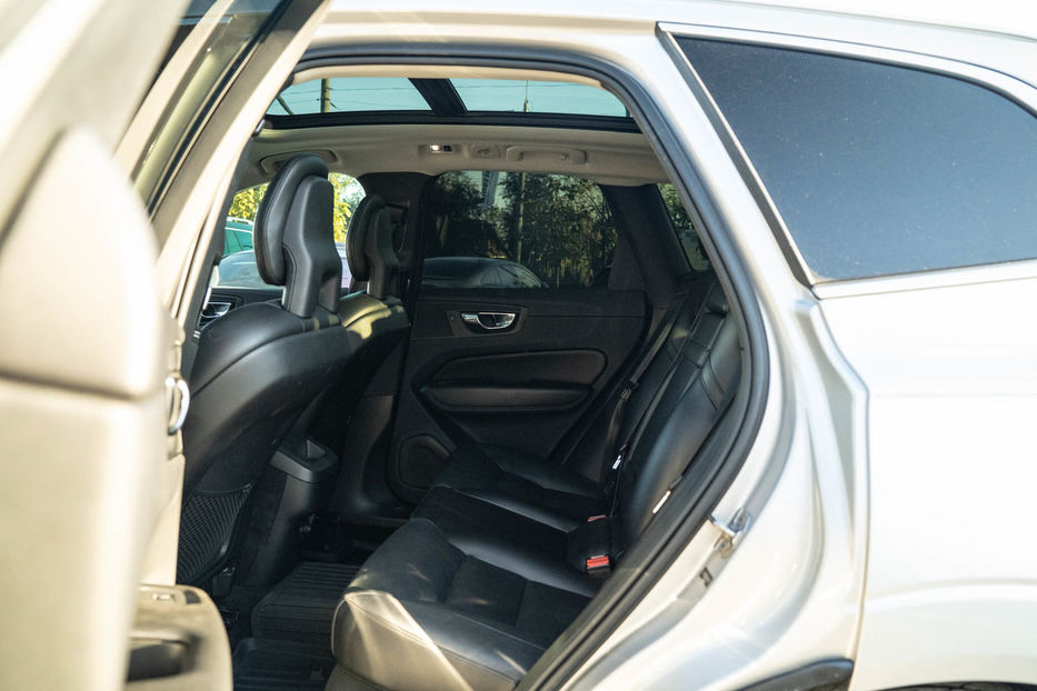 Продам Volvo XC60 T5 Momentum 2018 года в Черновцах